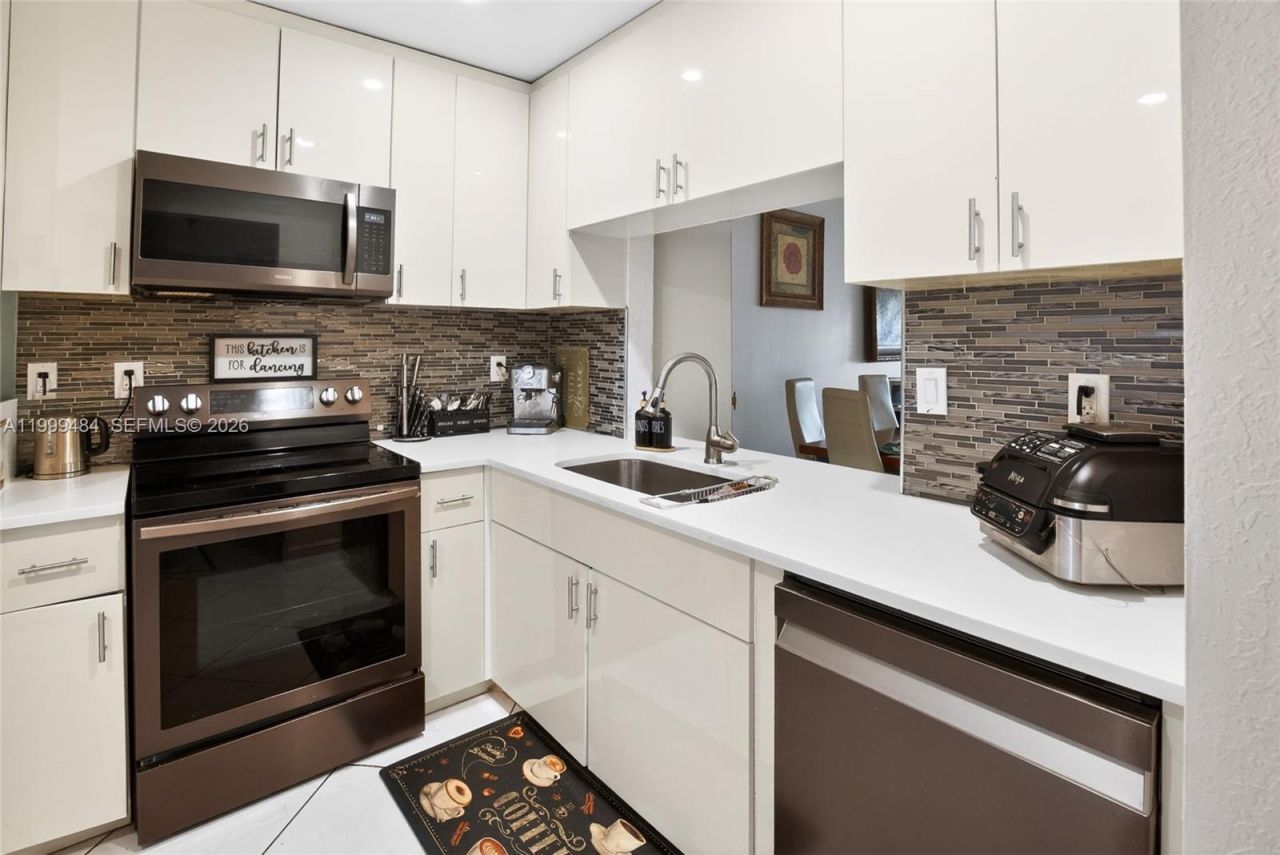 6445 W Pinehurst Cir W, Unit D25, Tamarac, FL 33321 Photo