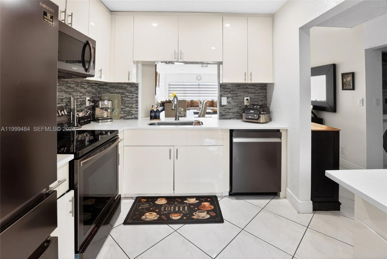 6445 W Pinehurst Cir W, Unit D25, Tamarac, FL 33321 Photo