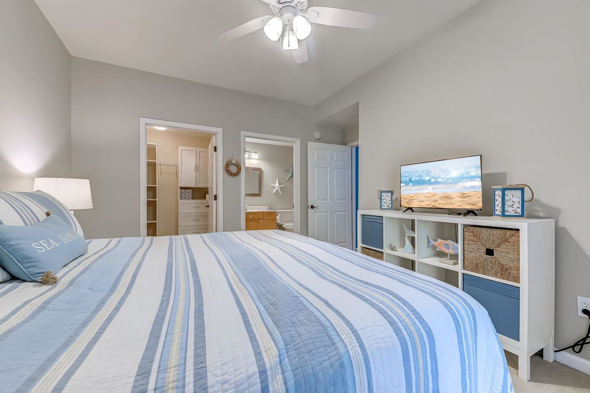 4437 Lady Banks Ln. Photo 14