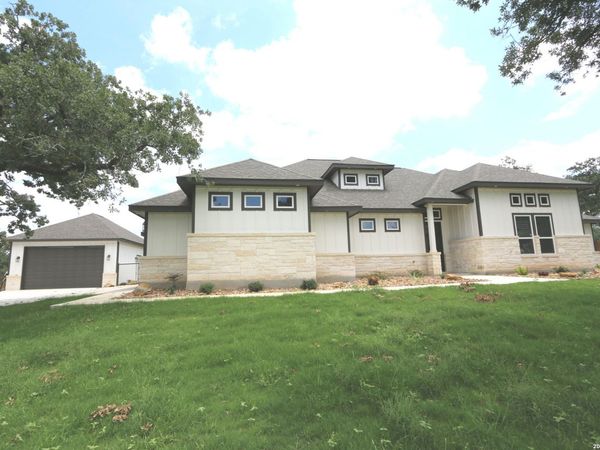 120 Timber Heights, La Vernia, TX 78121