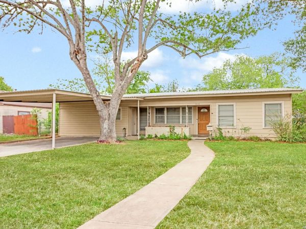 1010 E Humphreys, Seguin, TX 78155