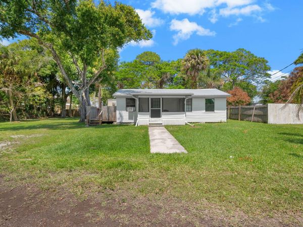 390 Baysinger Avenue, Fort Pierce, FL 34982