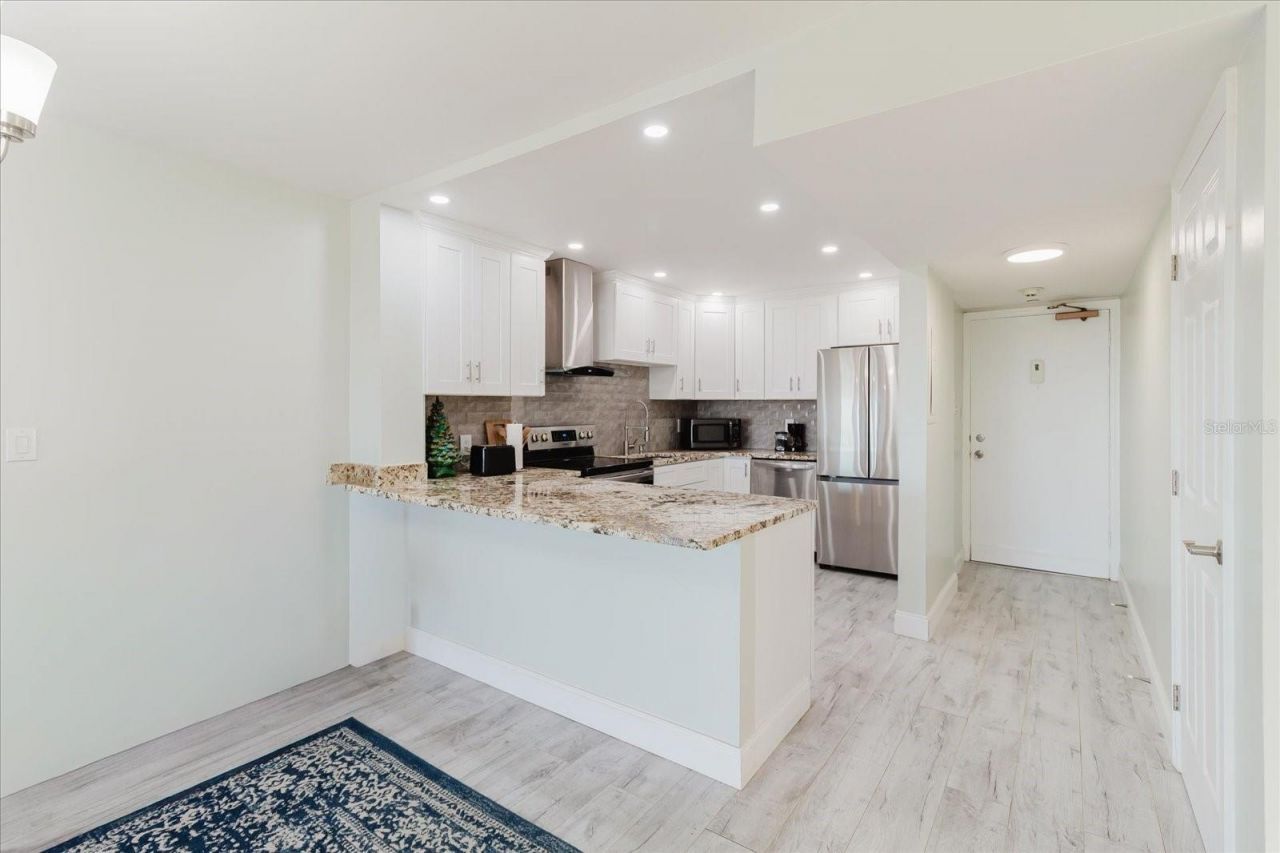 51 Island Way, Unit 801, Clearwater Beach, FL 33767 Photo