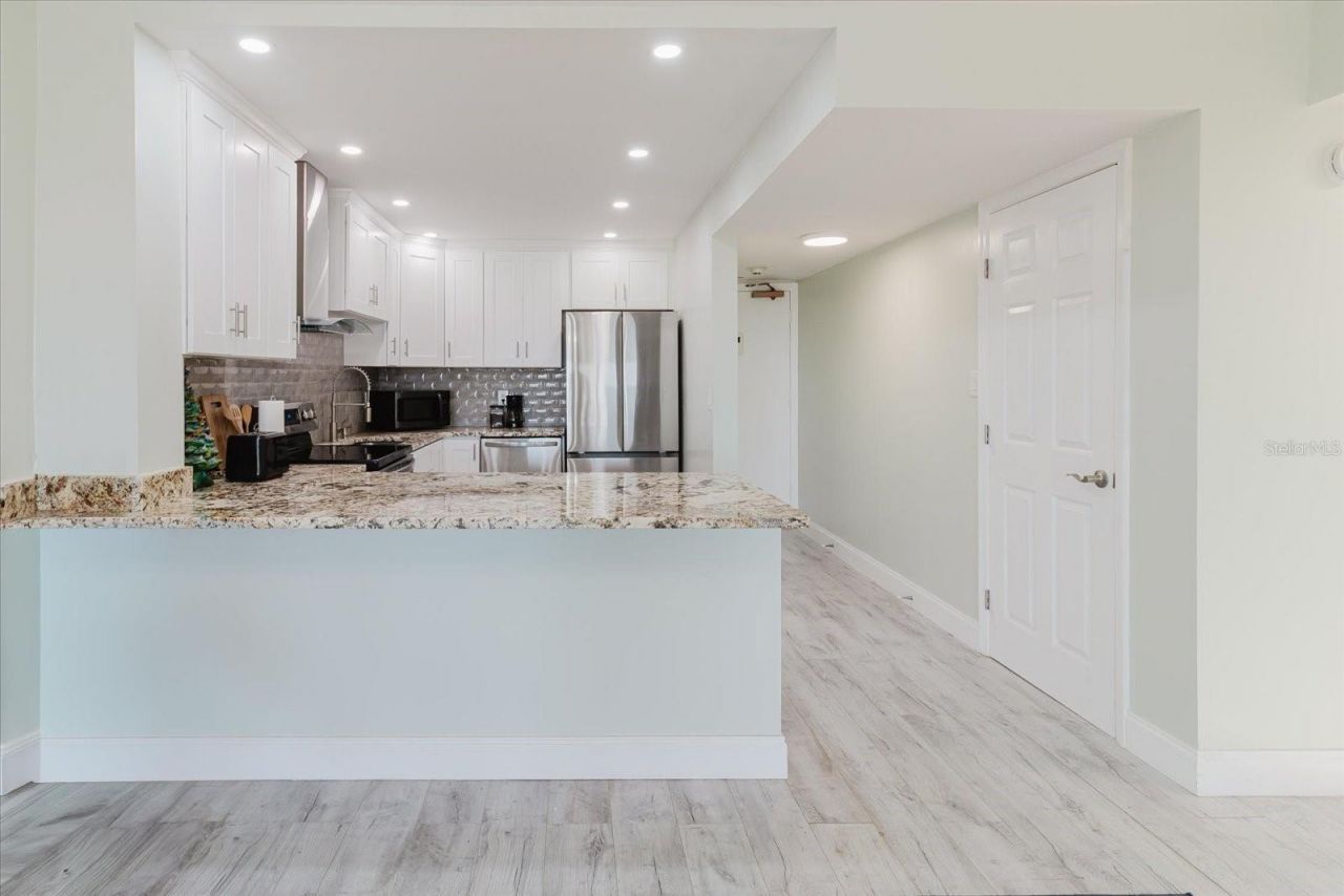 51 Island Way, Unit 801, Clearwater Beach, FL 33767 Photo