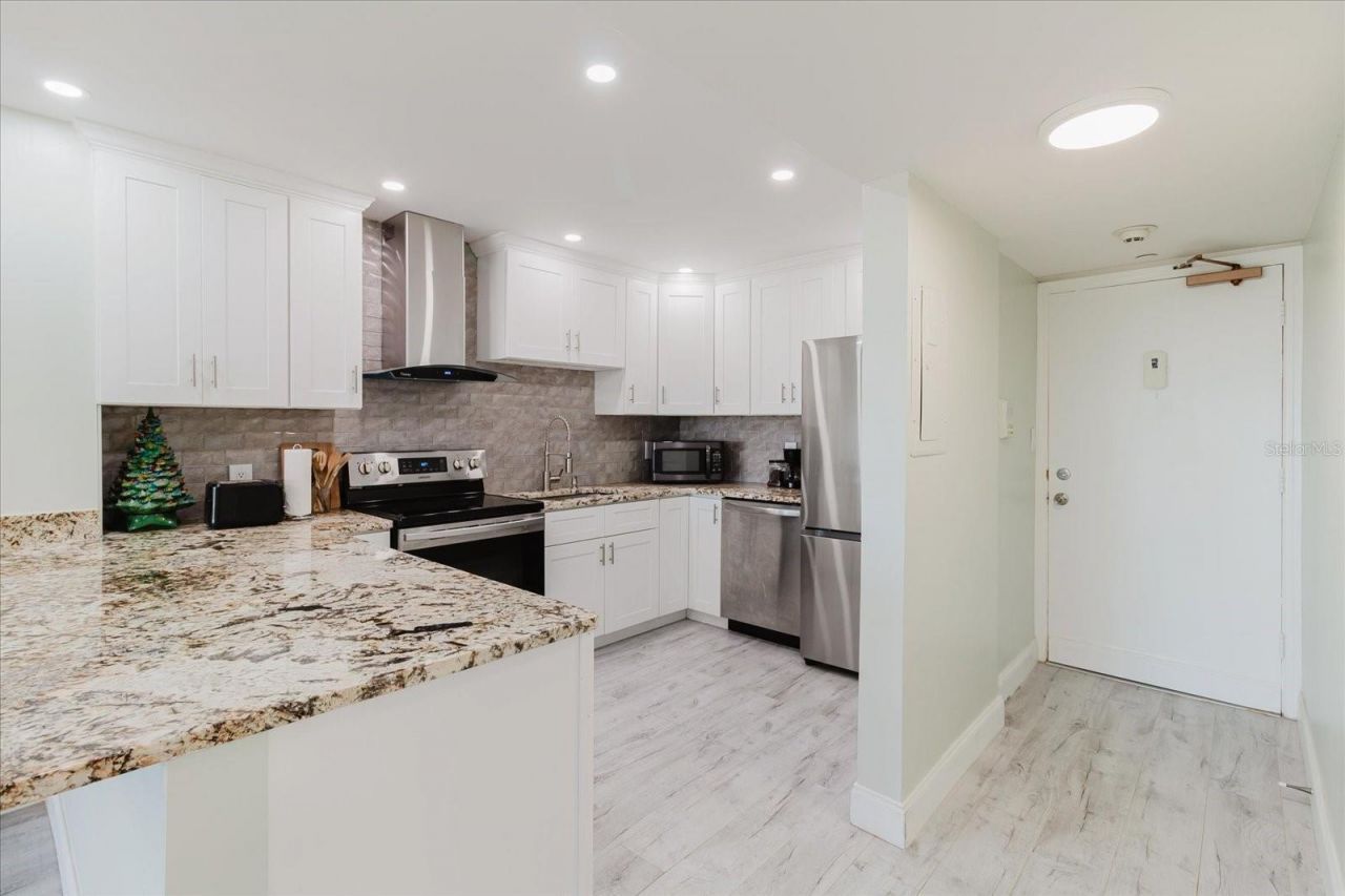 51 Island Way, Unit 801, Clearwater Beach, FL 33767 Photo