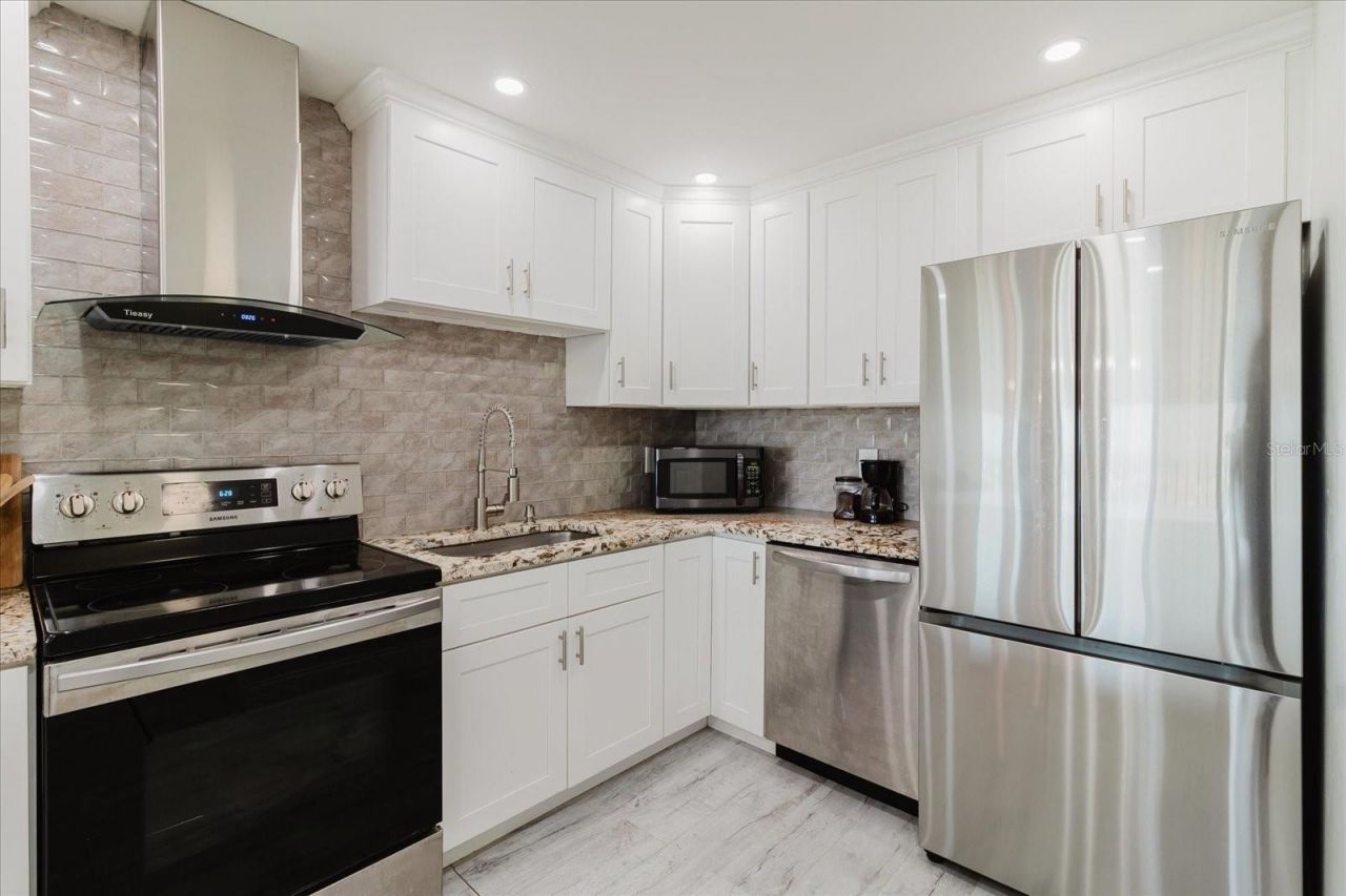 51 Island Way, Unit 801, Clearwater Beach, FL 33767 Photo