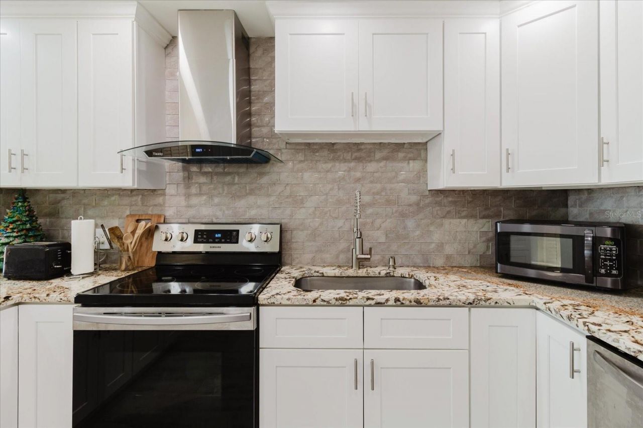 51 Island Way, Unit 801, Clearwater Beach, FL 33767 Photo