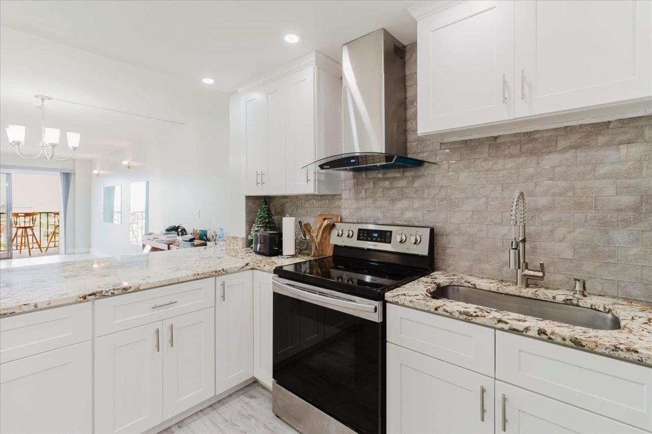 51 Island Way, Unit 801, Clearwater Beach, FL 33767 Photo