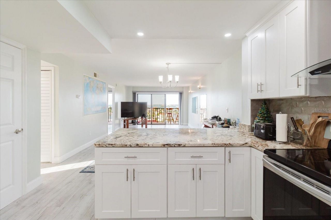 51 Island Way, Unit 801, Clearwater Beach, FL 33767 Photo