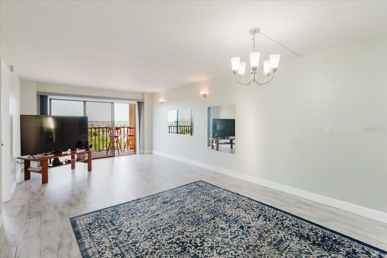 51 Island Way, Unit 801, Clearwater Beach, FL 33767 Photo