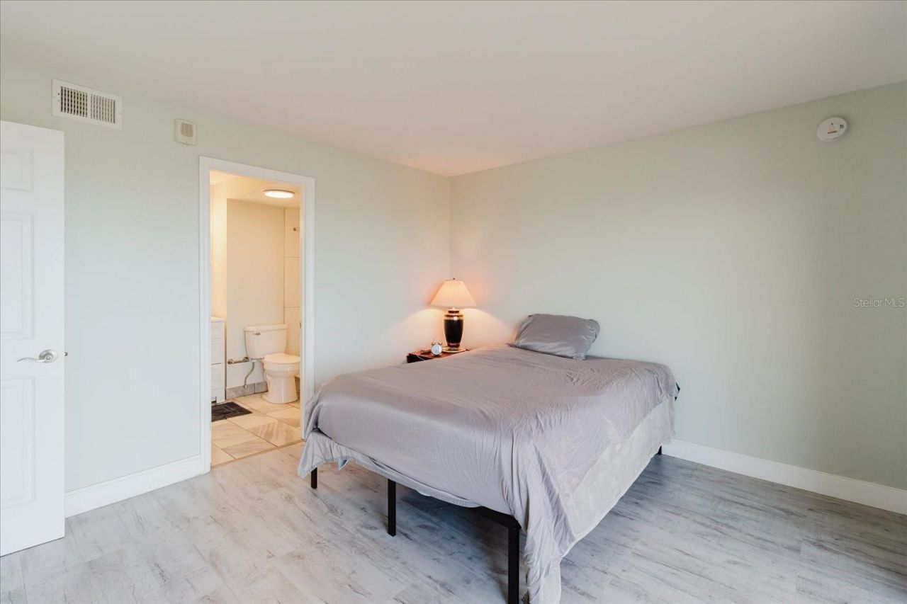51 Island Way, Unit 801, Clearwater Beach, FL 33767 Photo