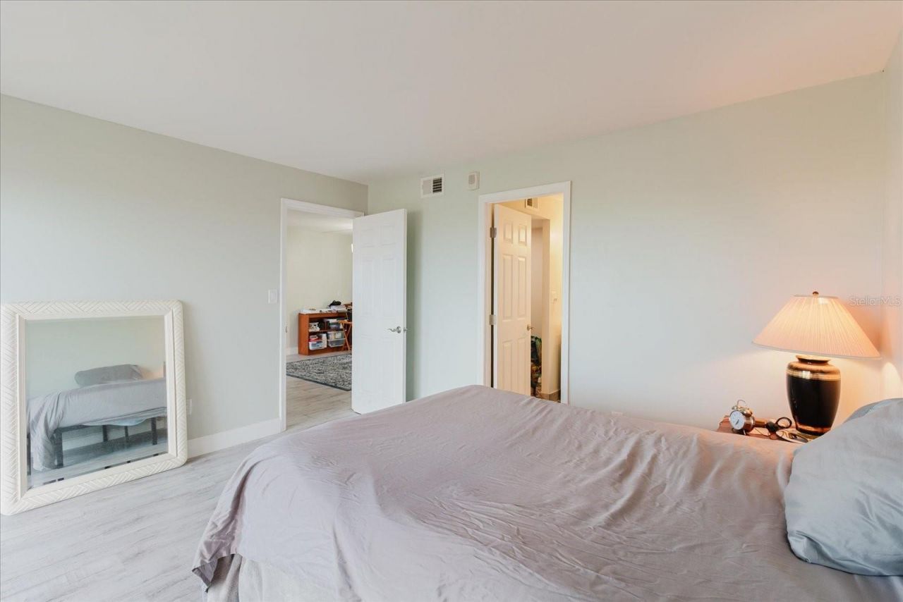 51 Island Way, Unit 801, Clearwater Beach, FL 33767 Photo