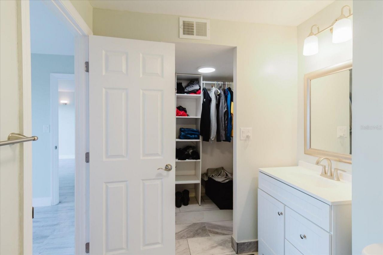 51 Island Way, Unit 801, Clearwater Beach, FL 33767 Photo