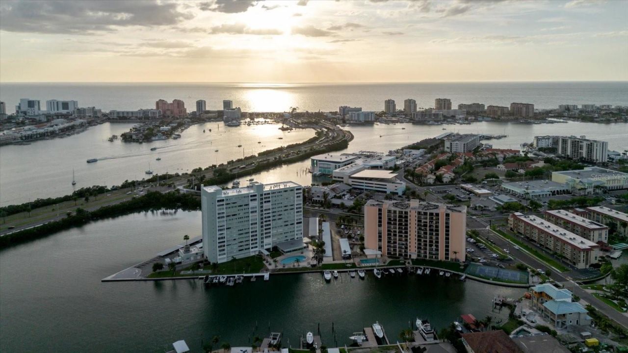 51 Island Way, Unit 801, Clearwater Beach, FL 33767 Photo
