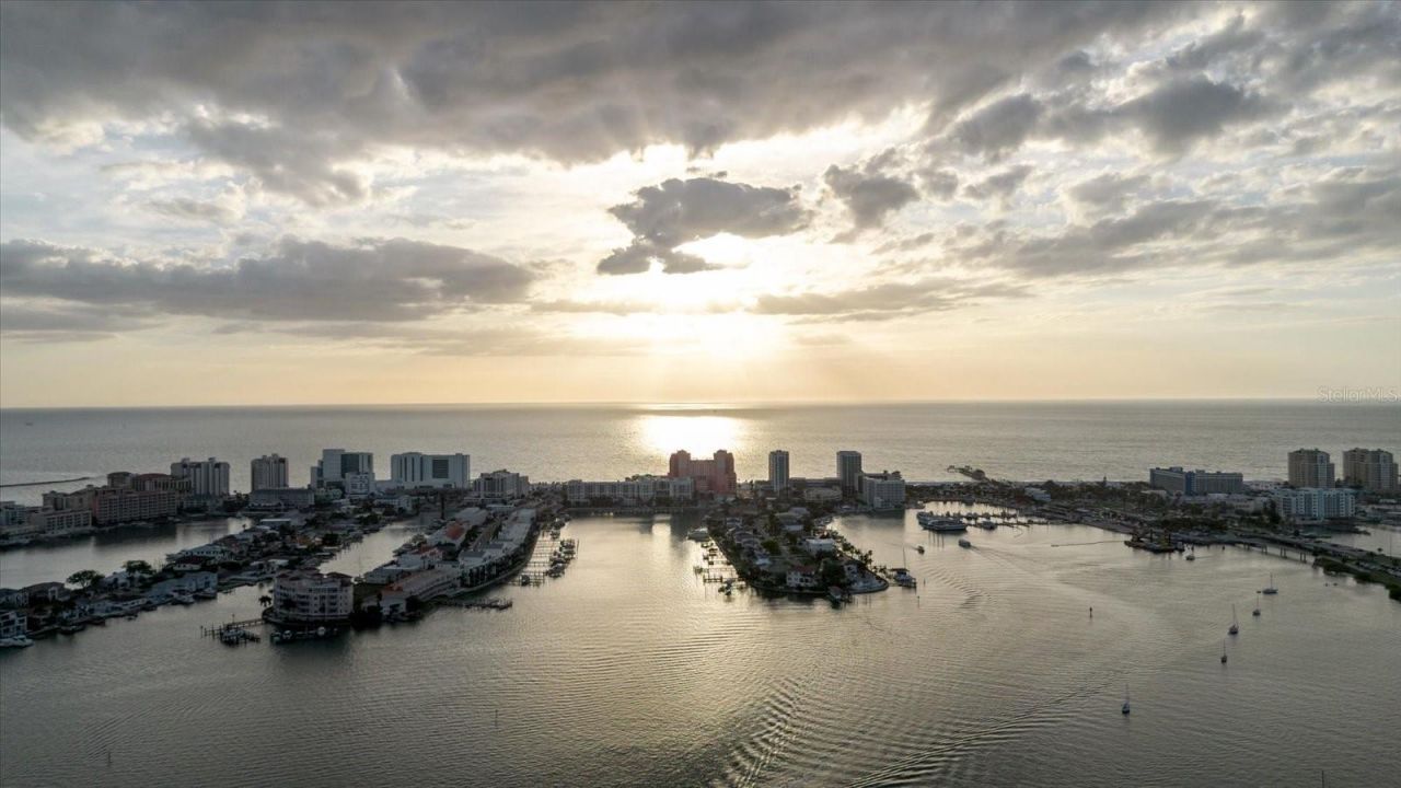 51 Island Way, Unit 801, Clearwater Beach, FL 33767 Photo