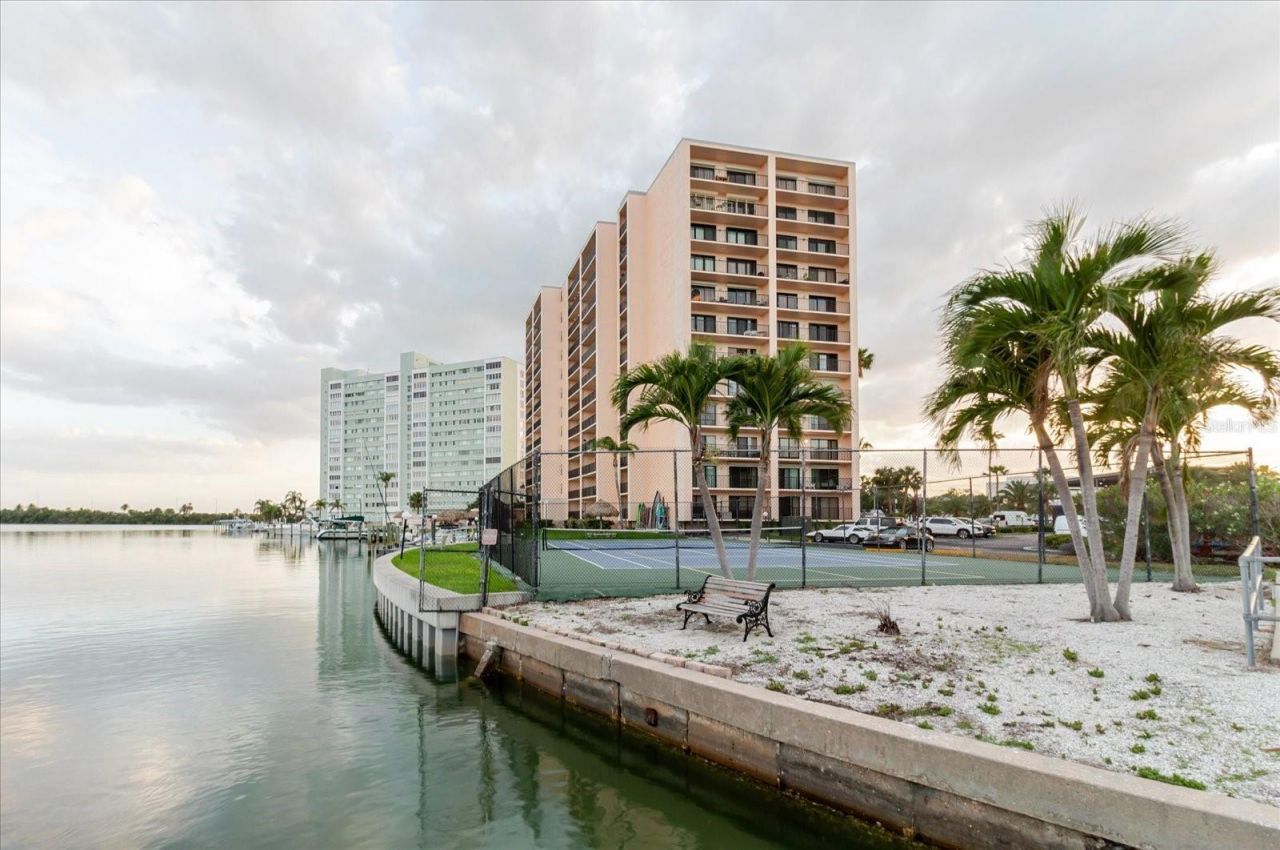51 Island Way, Unit 801, Clearwater Beach, FL 33767 Photo