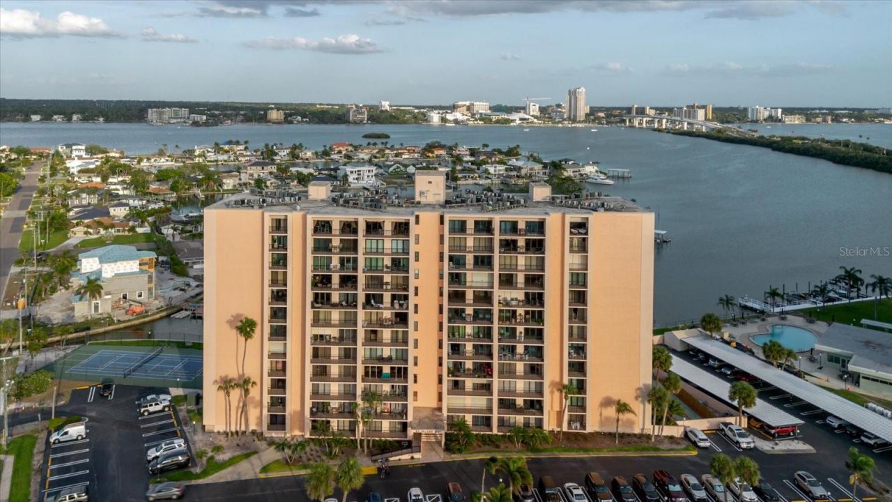 51 Island Way, Unit 801, Clearwater Beach, FL 33767 Photo