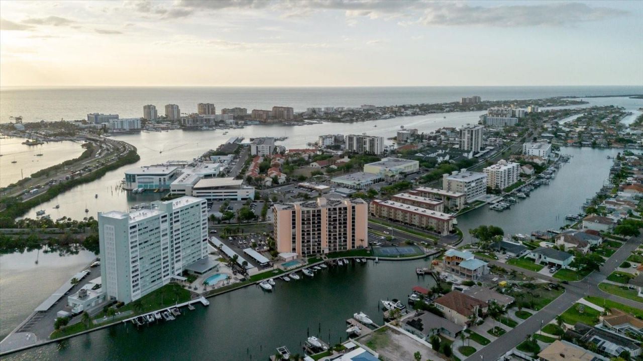 51 Island Way, Unit 801, Clearwater Beach, FL 33767 Photo