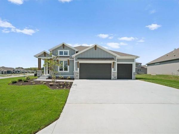 2622 SW Barley Field Drive, Lee's Summit, MO 64082