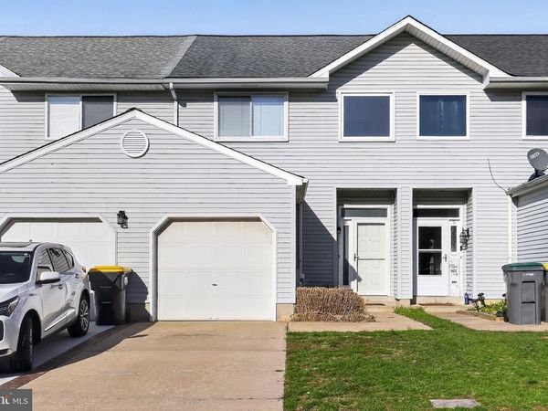 8 O ROURKE COURT, NEWARK, DE 19702