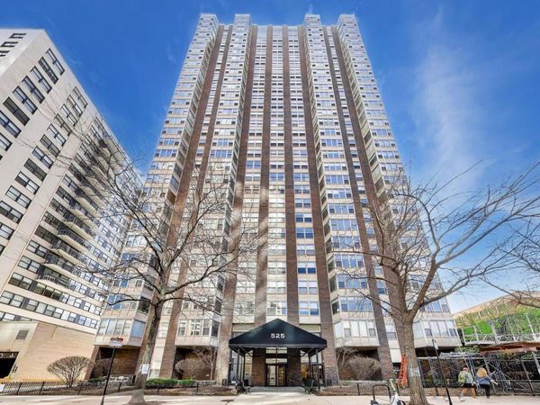 525 W Hawthorne Place, Unit 606, Chicago, IL 60657