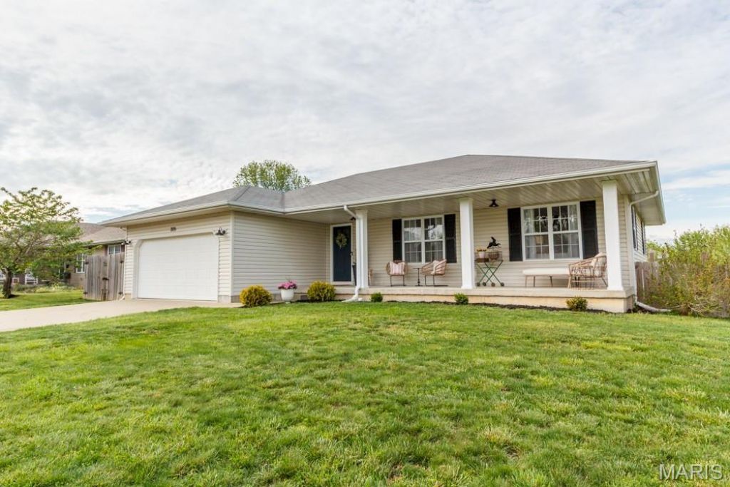 1305 Jessalinn Drive, Lebanon, MO 65536 Main Photo