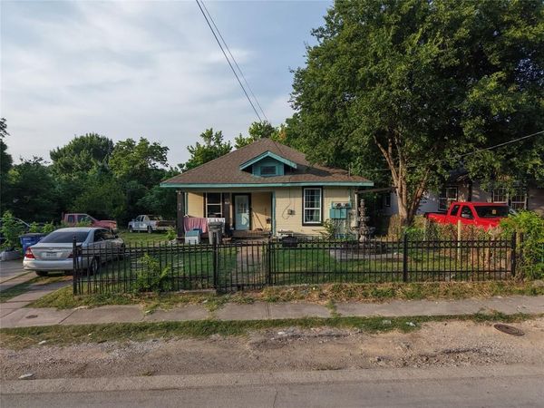 810 E 12th Street, Dallas, TX 75203