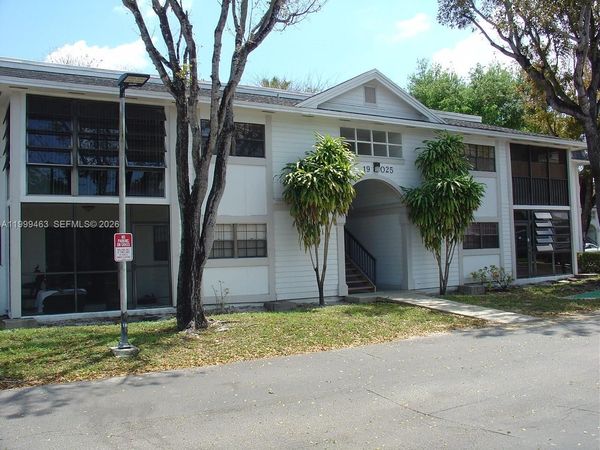 19025 NW 62nd Ave, Unit 202, Hialeah, FL 33015
