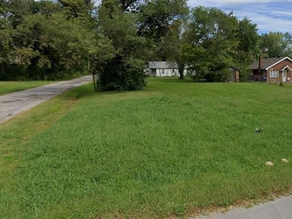 5701 N Park Drive, East St Louis, IL 62204