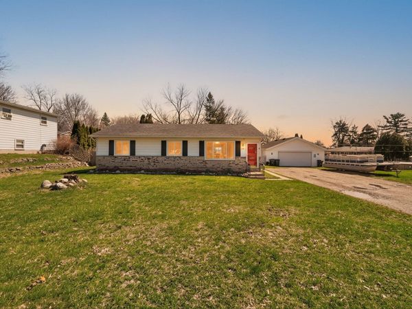 893 Sherry Drive, Lake Orion, MI 48362