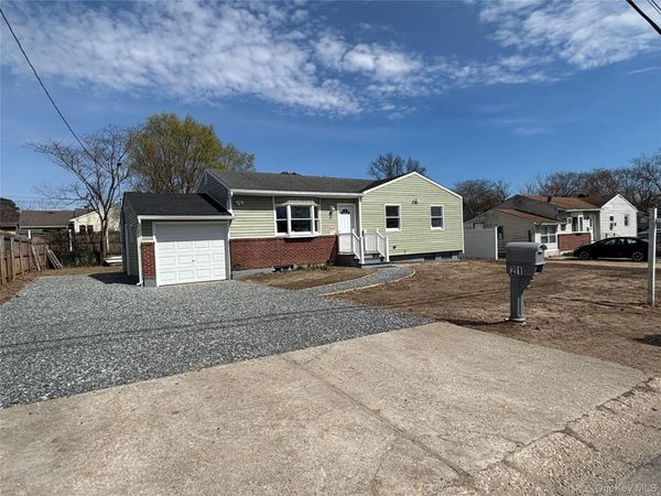 21 Pinetop Drive, Central Islip, NY 11722