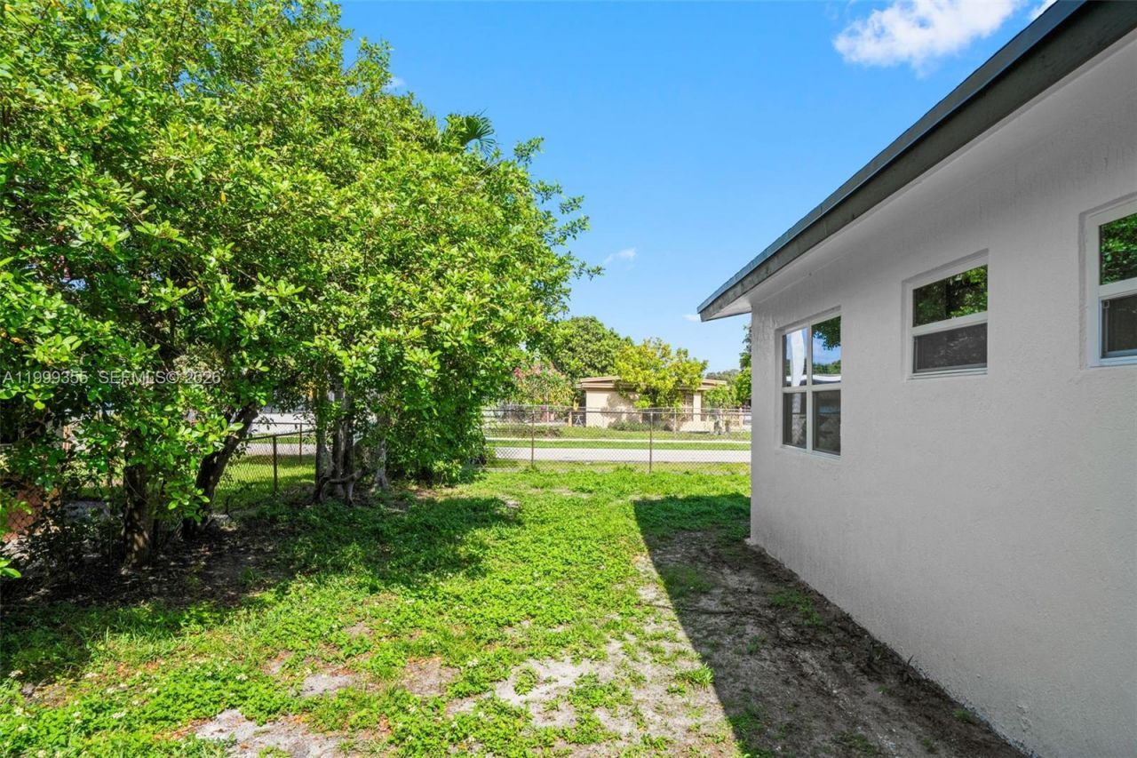 3061 NW 2nd St, Fort Lauderdale, FL 33311 Photo