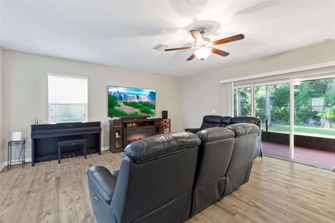 9718 Hound Chase Drive, Gibsonton, FL 33534 Photo