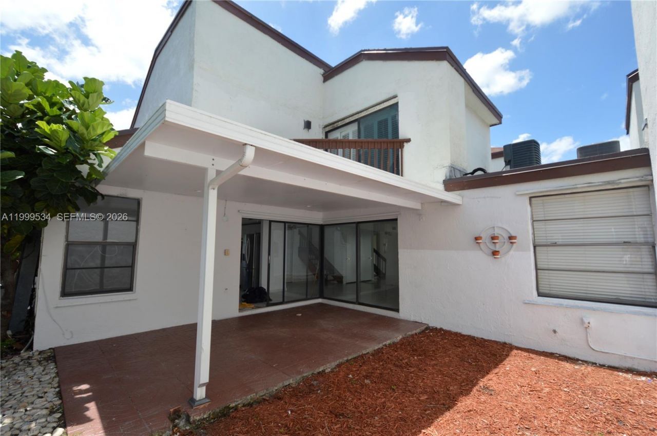 9711 NW 4th Ln, Unit 9711, Miami, FL 33172 Photo