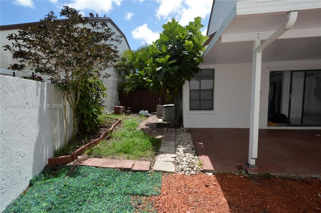 9711 NW 4th Ln, Unit 9711, Miami, FL 33172 Photo