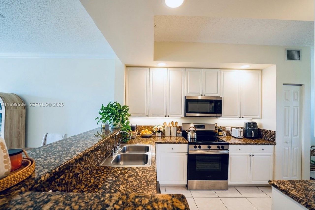 26 Royal Palm Way, Unit 304, Boca Raton, FL 33432 Photo