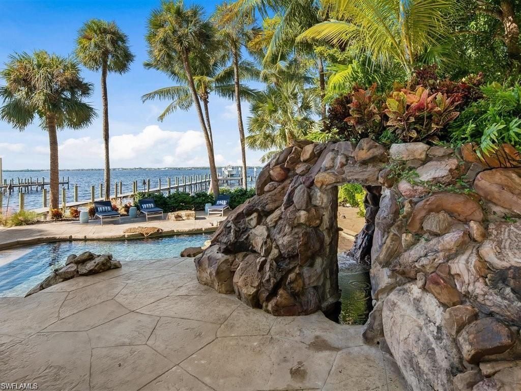 100 Fairview Ave , Fort Myers, FL 33905 Photo