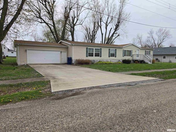201 W 3RD Avenue, La Harpe, IL 61450