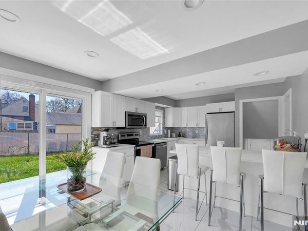 136 E Clinton Avenue, BERGENFIELD, NJ 07621