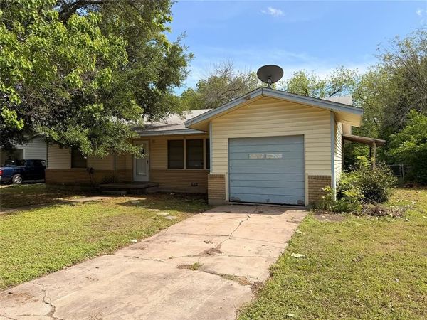 132 S Meadowbrook Street , Robinson, TX 76706