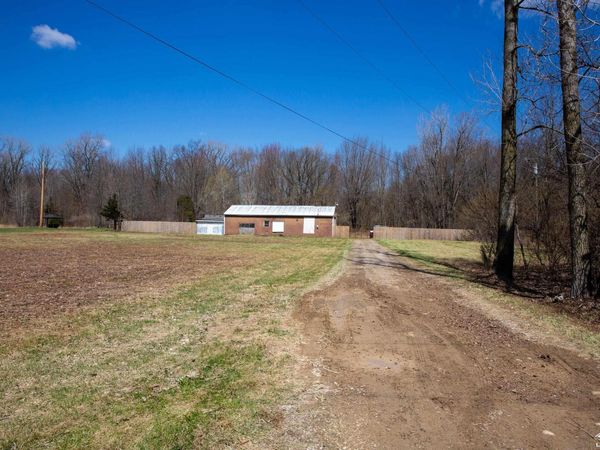 47106 Wear Road, Belleville, MI 48111