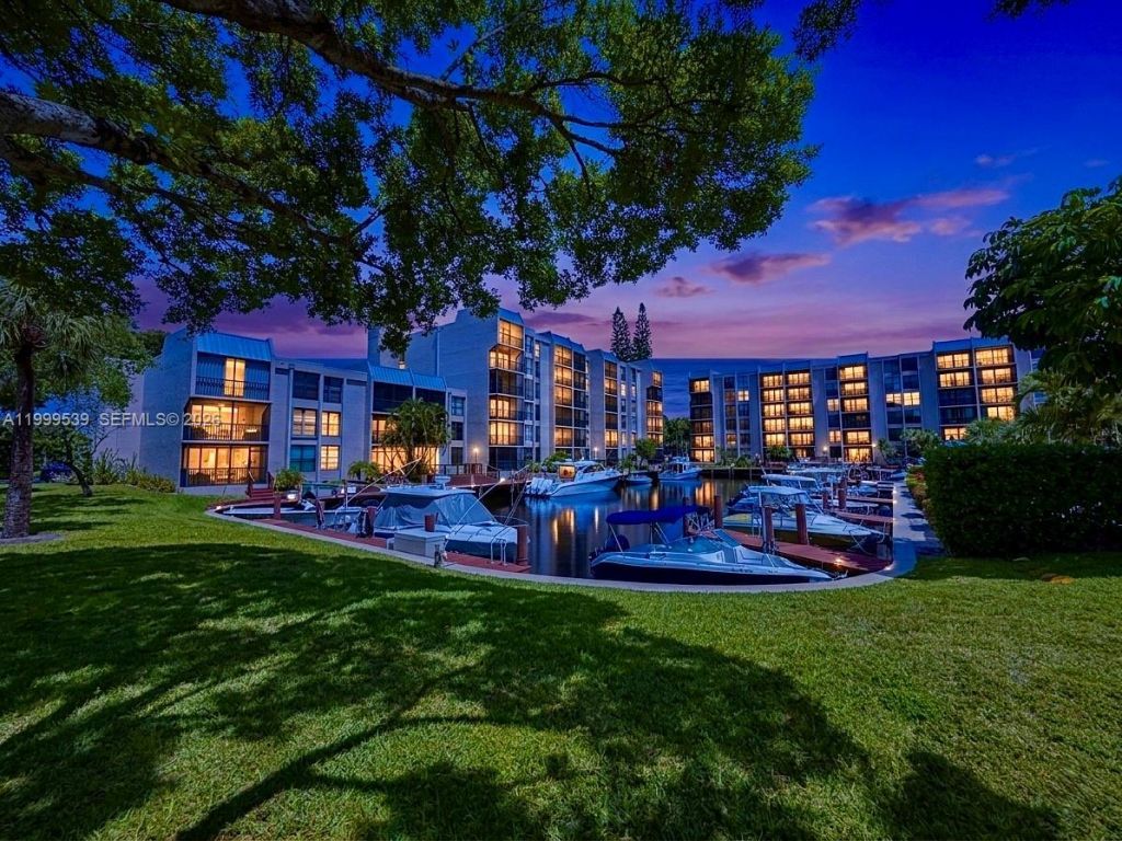 26 Royal Palm Way, Unit 201, Boca Raton, FL 33432 Photo