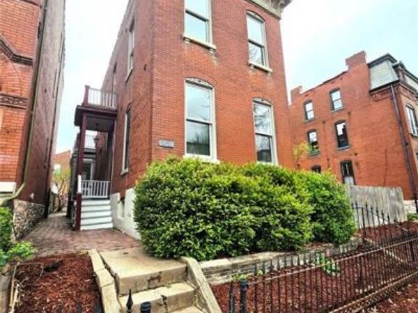 2421 S 13TH Street, St Louis, MO 63104
