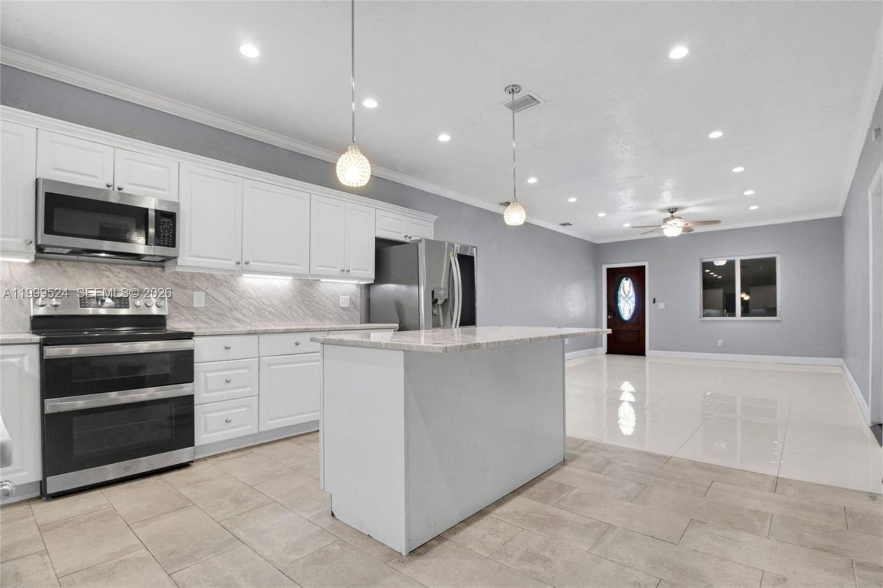 1925 NW 49th St, Miami, FL 33142 Photo