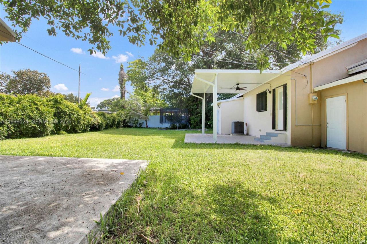 1925 NW 49th St, Miami, FL 33142 Photo