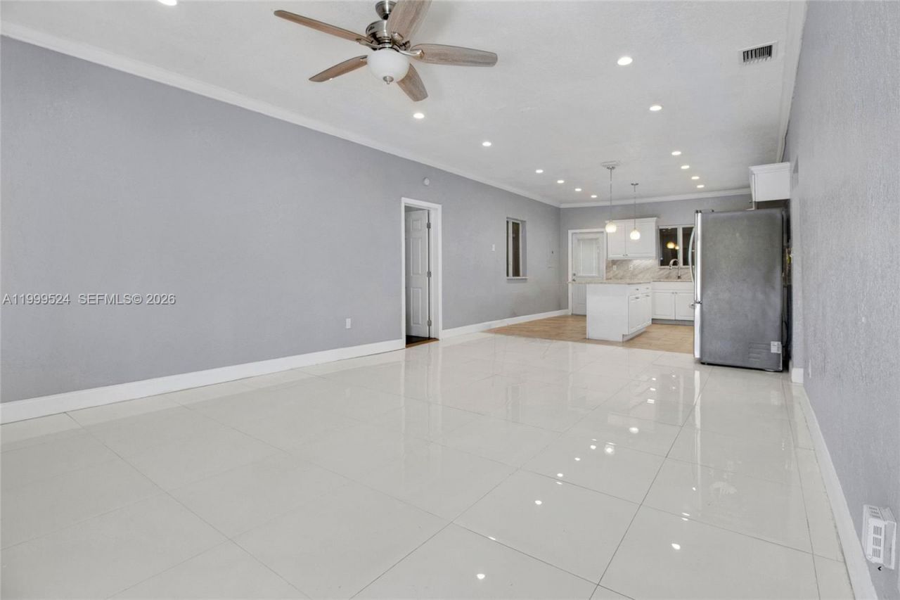 1925 NW 49th St, Miami, FL 33142 Photo