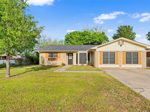 904 Kent Drive, Gainesville, TX 76240