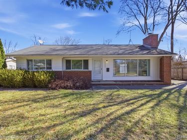 29922 Westbrook Parkway, Southfield, MI 48076