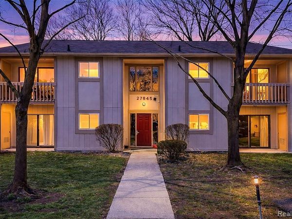 27845 Berrywood Lane, Farmington Hills, MI 48334