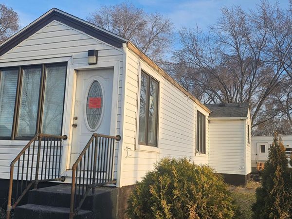 906 1st Avenue E, Shakopee, MN 55379